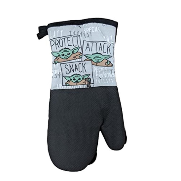 The Mandalorian "Baby Yoda" Oven Mitt NWT - Picture 2 of 2